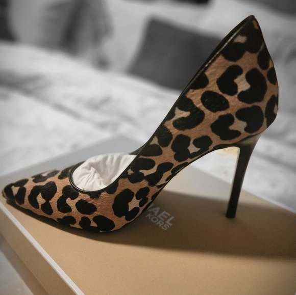 Michael Kors Keke Pumps - Picture 1 of 3